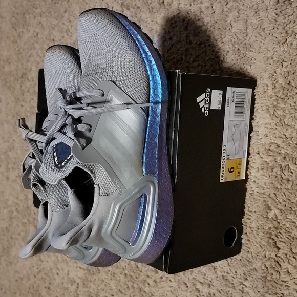 Adidas Ultraboost with holographic Sole Sz Y6/W7.5 - Picture 3 of 5